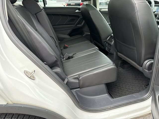 Used 2022 Volkswagen Tiguan SE w/ Panoramic Sunroof Package FWD image 15