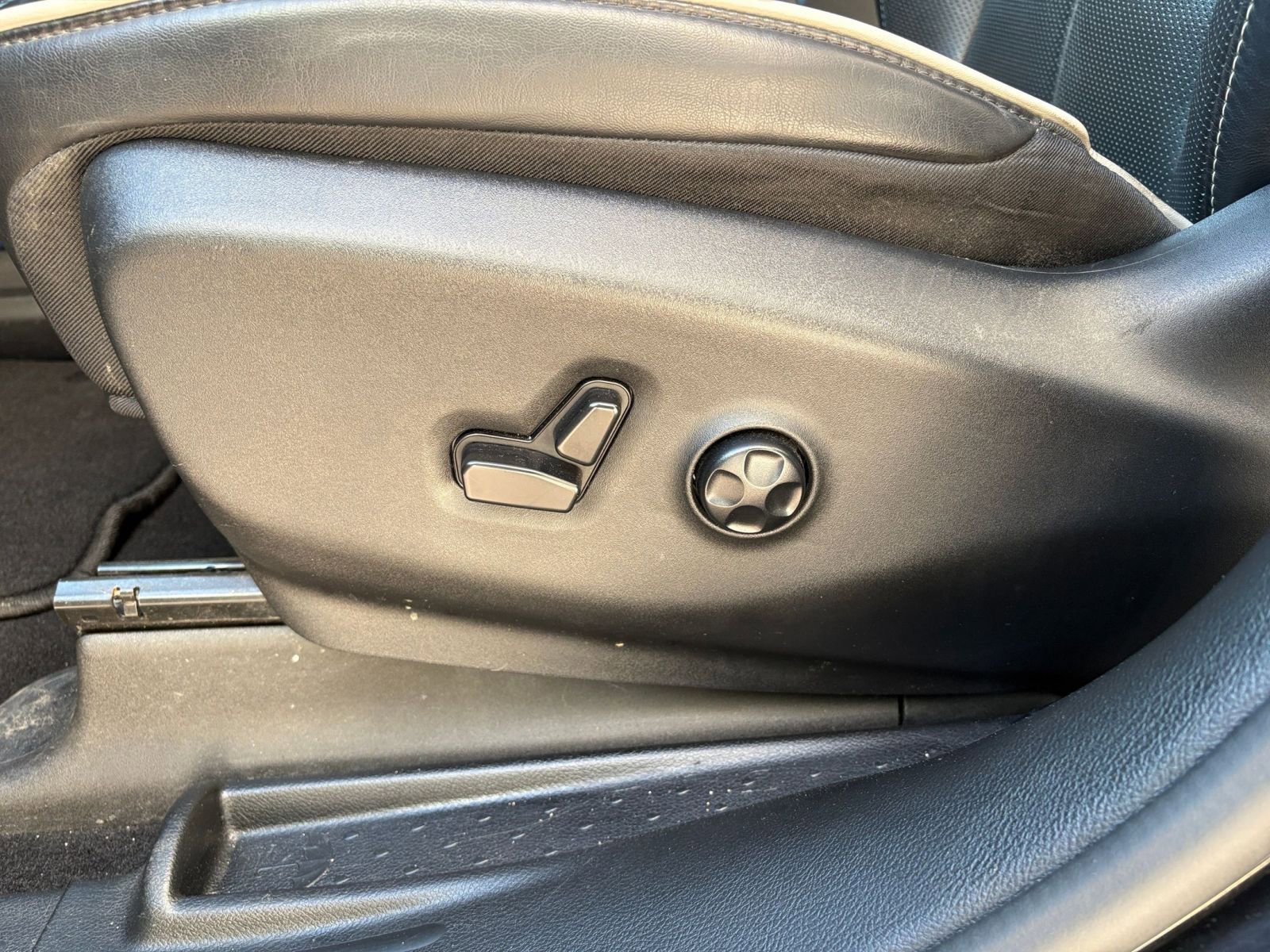 Used 2025 Chrysler Pacifica Limited image 23