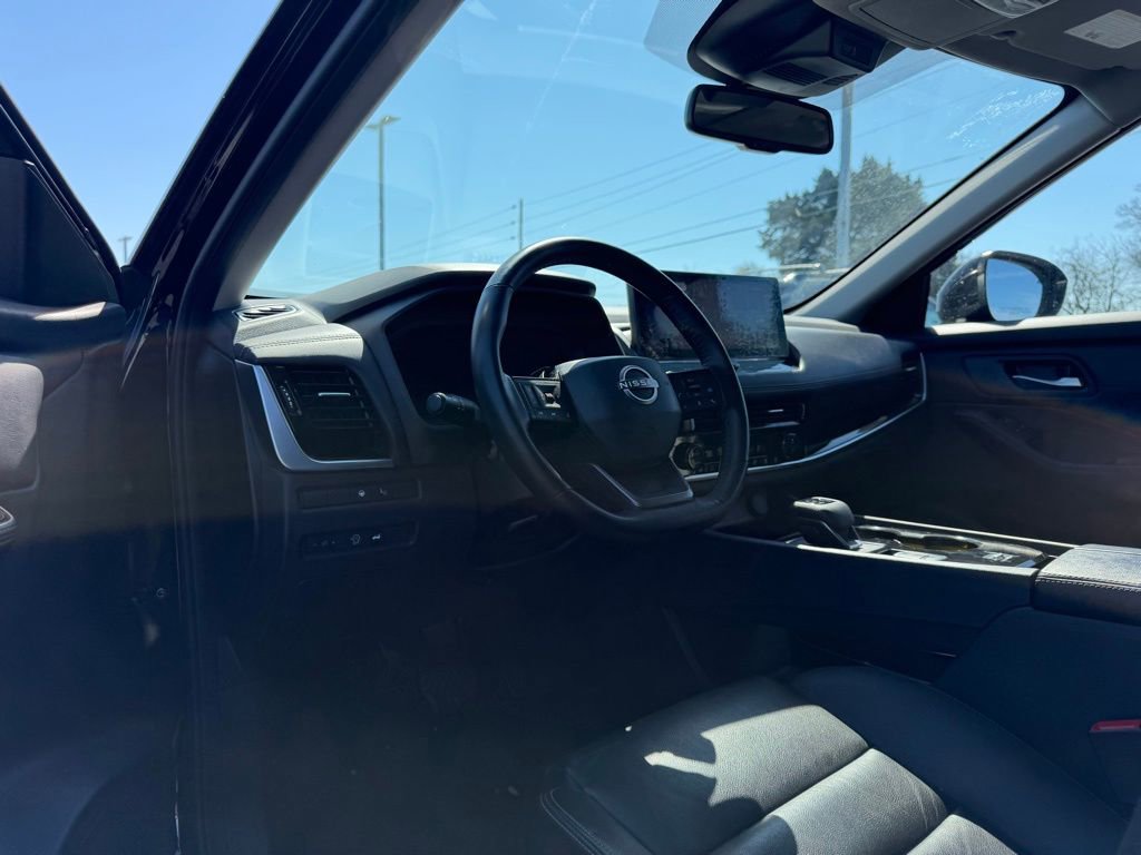 Used 2025 Nissan Rogue SL w/ Tech Package image 11