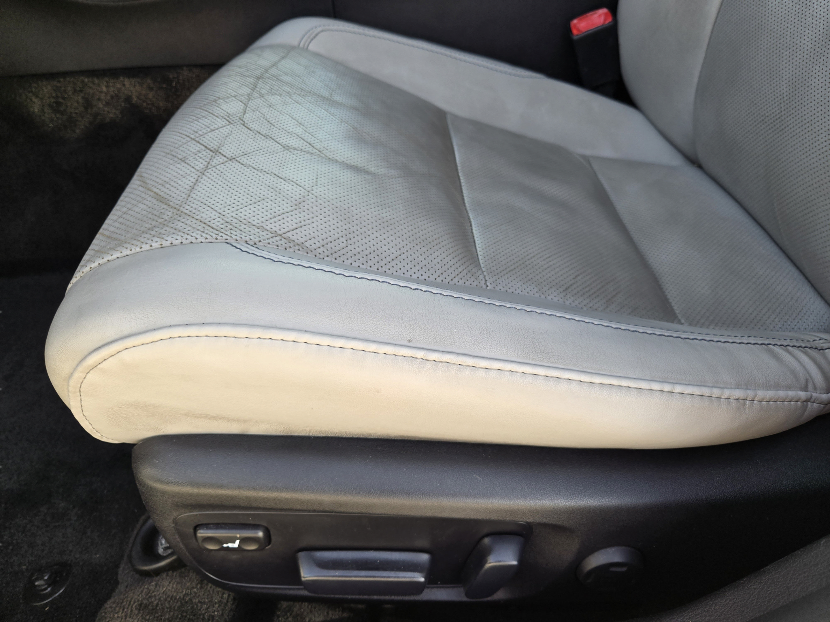 Used 2014 Toyota Avalon Limited w/ Technology Package FWD image 21