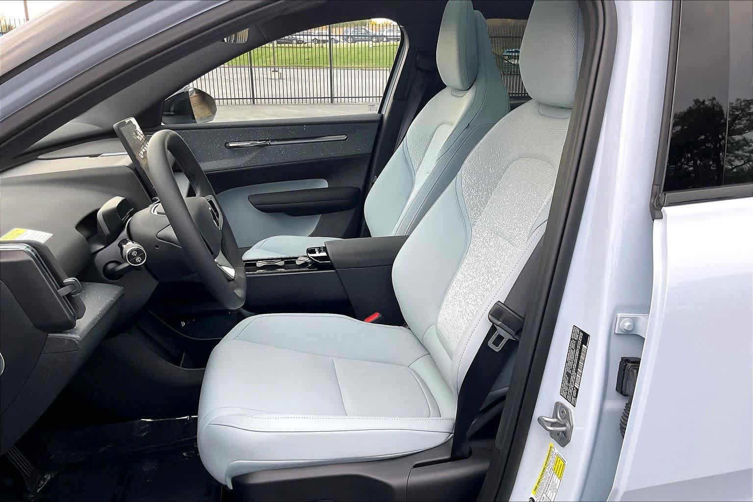 Used 2025 Volvo EX30 Ultra RWD image 28