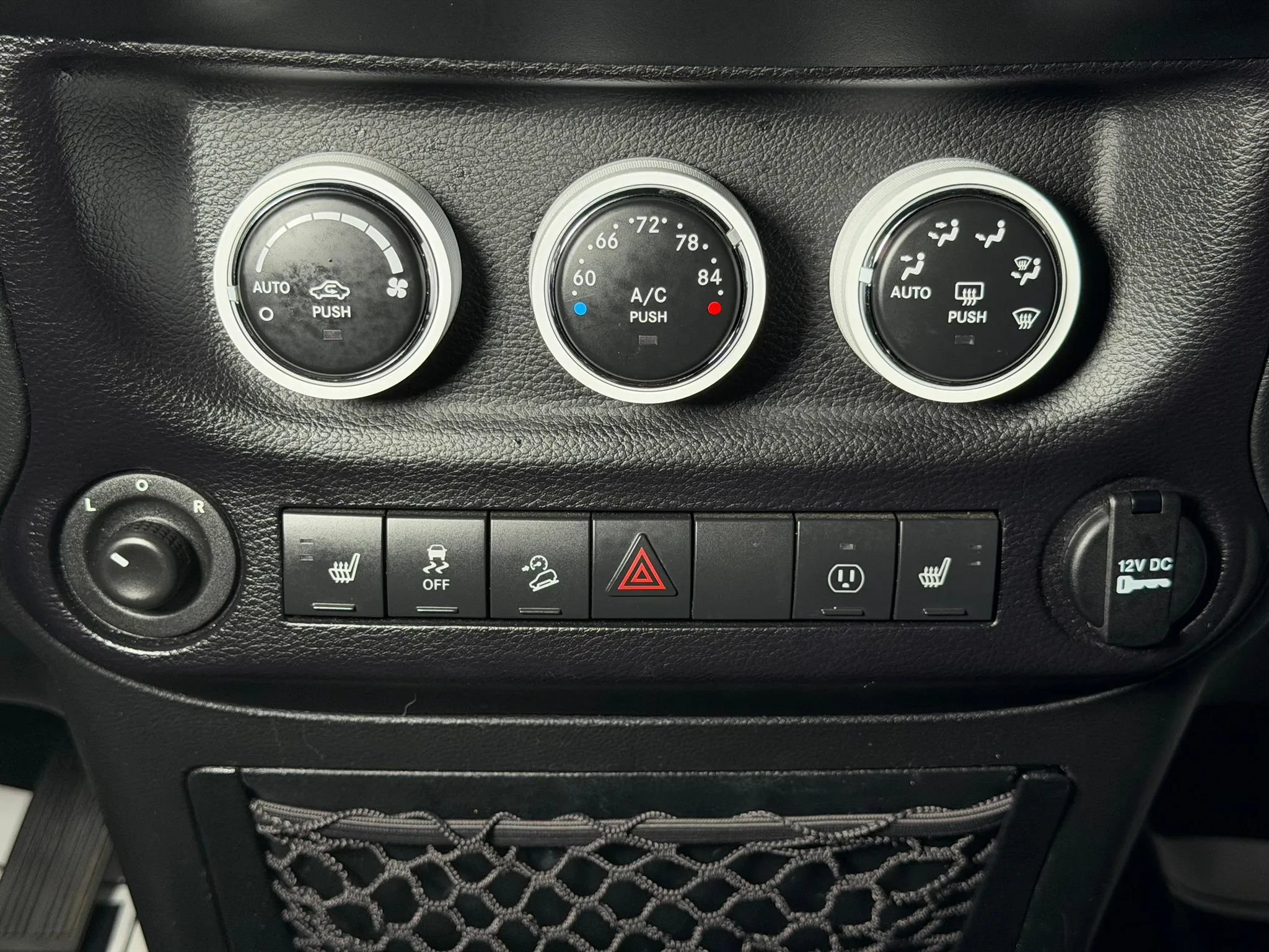 Used 2015 Jeep Wrangler Unlimited Sahara AWD/4WD image 14