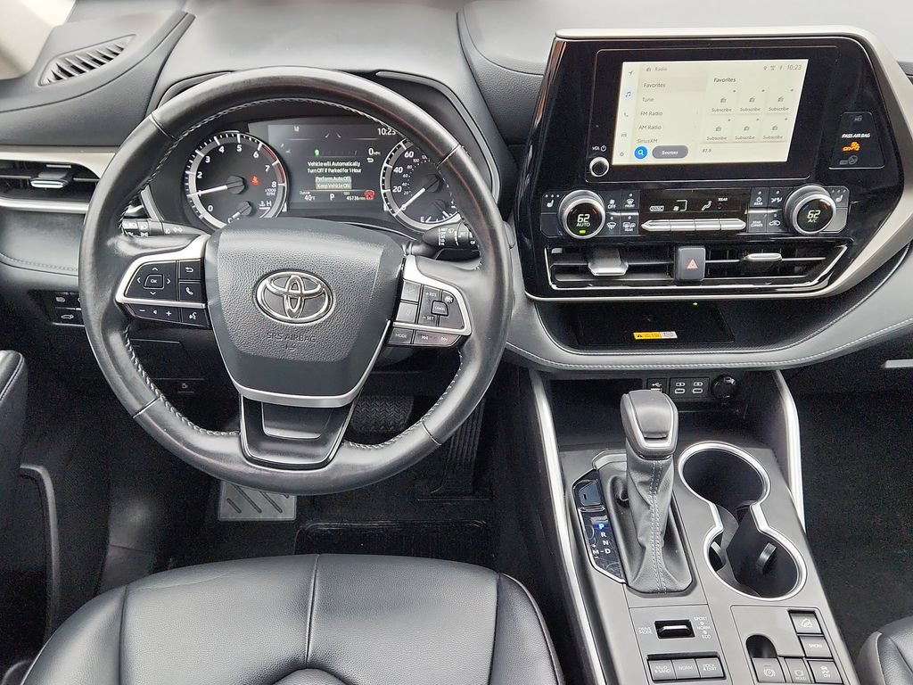 Used 2024 Toyota Highlander XLE AWD/4WD image 10
