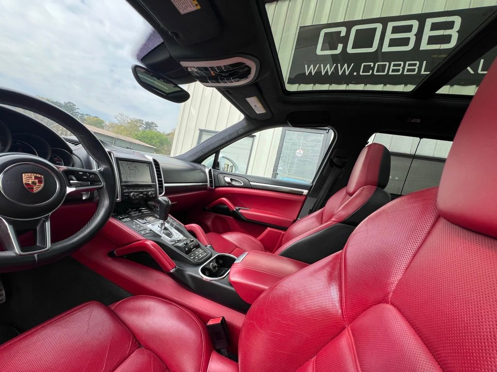 Used 2015 Porsche Cayenne Turbo image 11