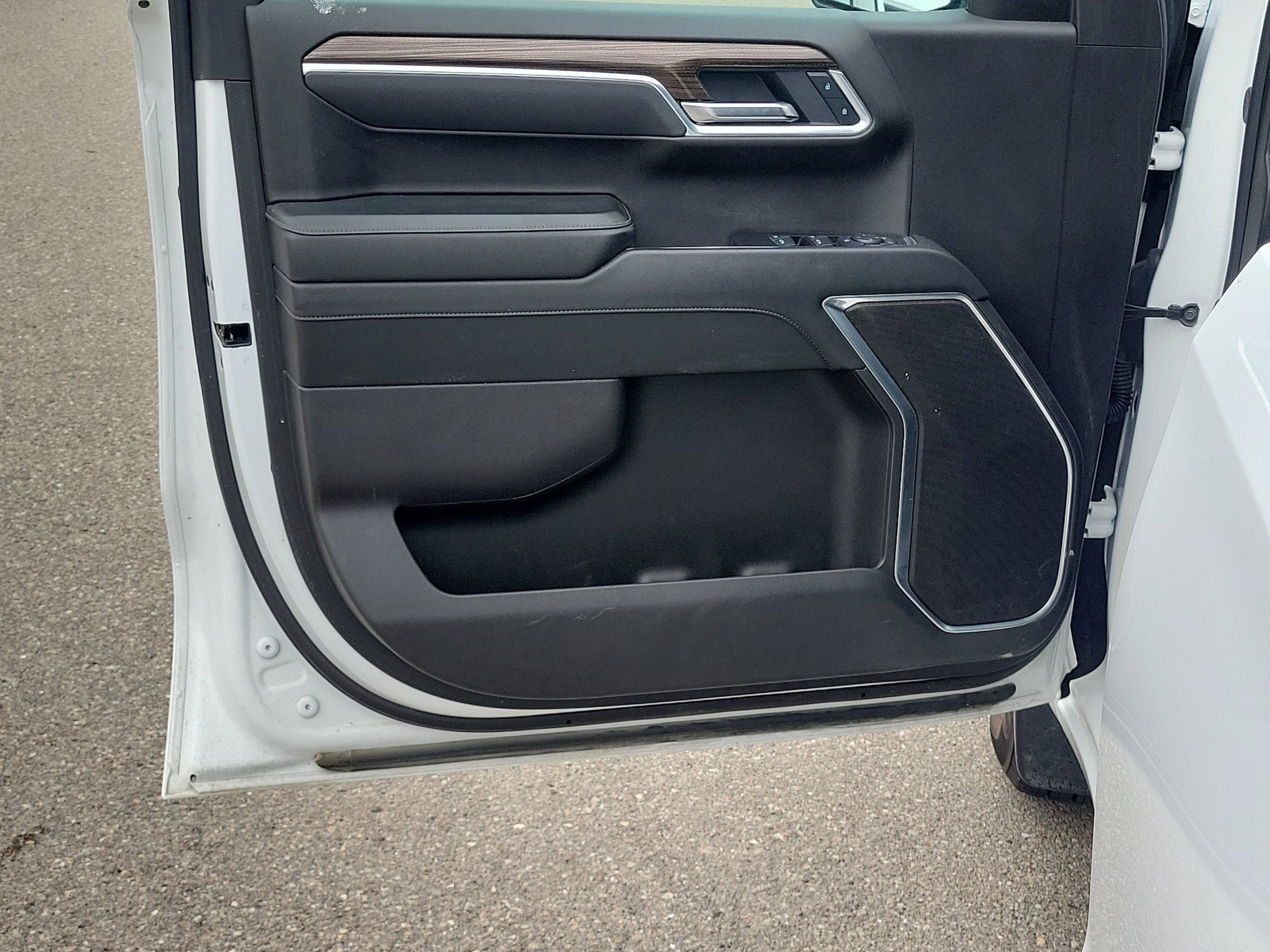 Used 2025 Chevrolet Silverado 1500 LT image 16