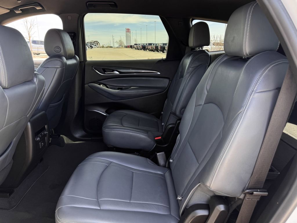 Used 2024 Buick Enclave Essence image 27