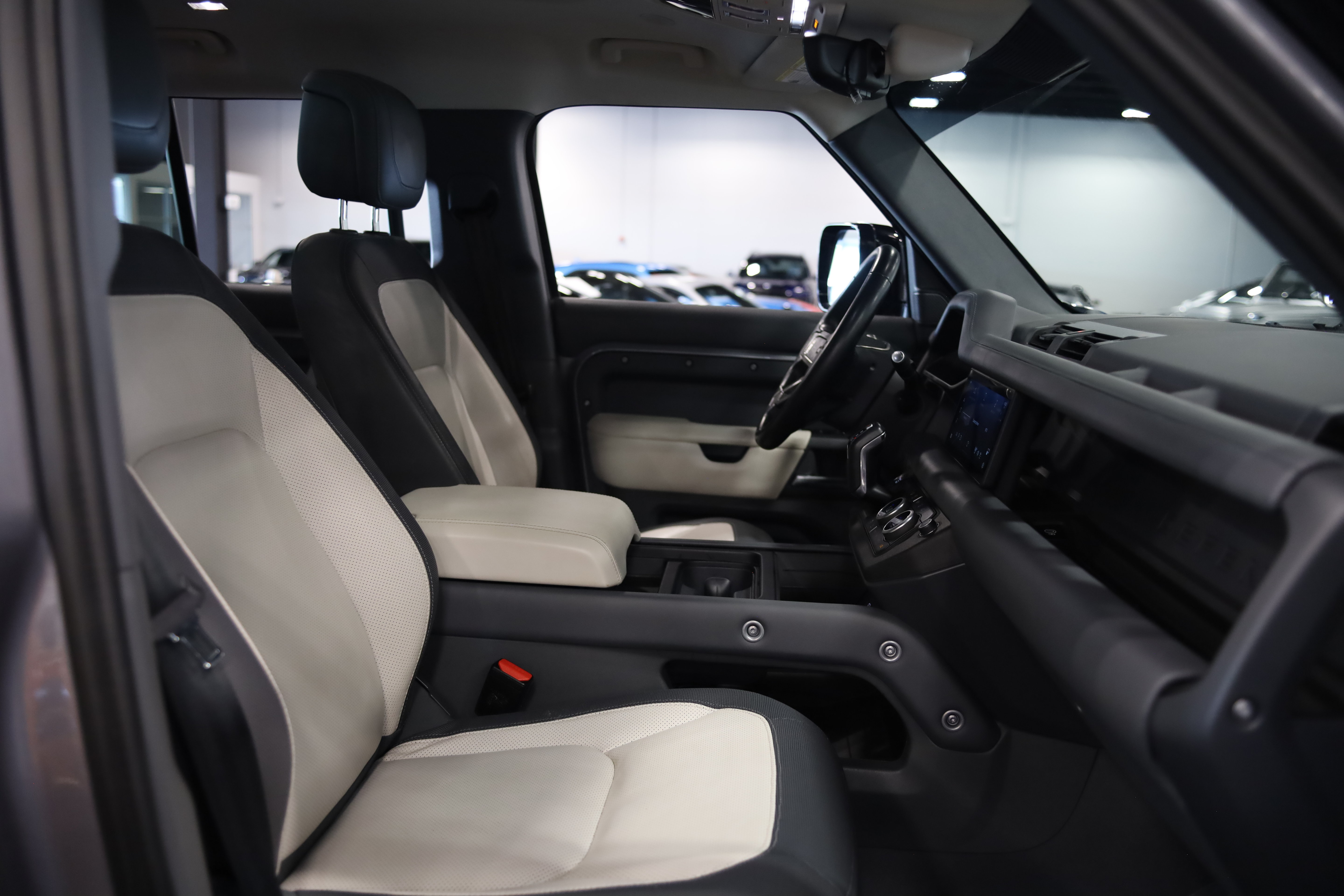 Used 2023 Land Rover Defender 110 X-Dynamic SE AWD/4WD image 40