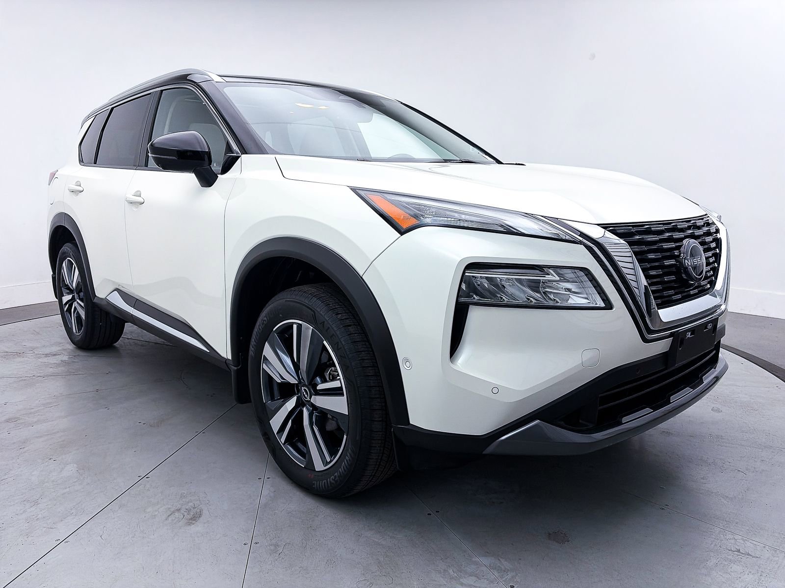 Used 2023 Nissan Rogue SL w/ SL Premium Package image 11