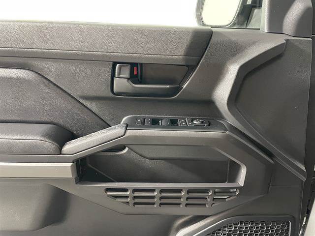Certified 2024 Toyota Tacoma SR5 AWD/4WD image 18