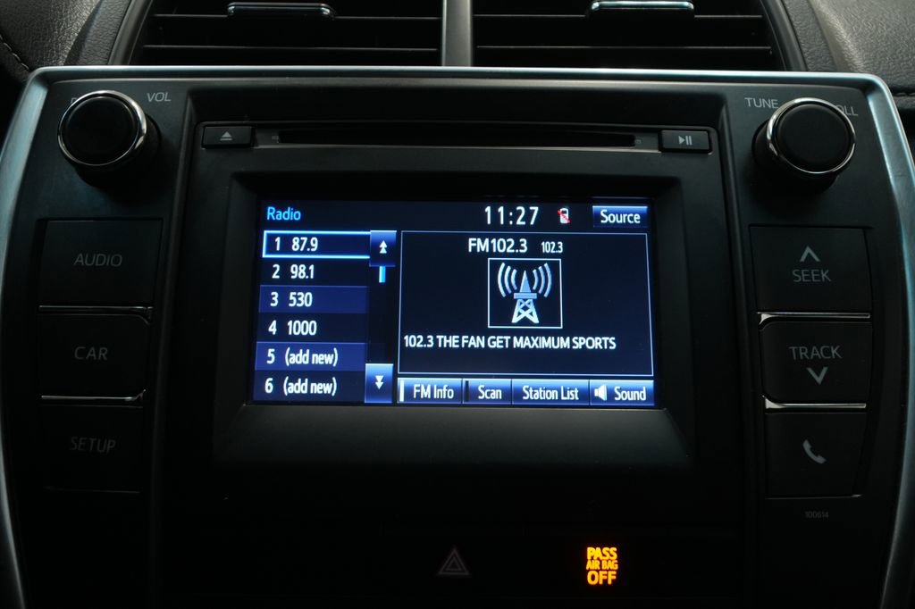 Used 2017 Toyota Camry LE FWD image 29
