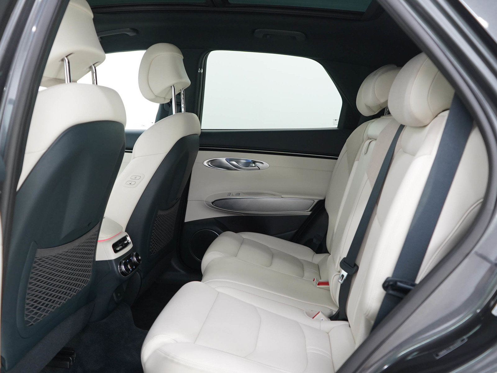 Used 2023 Genesis Electrified GV70 AWD/4WD image 18