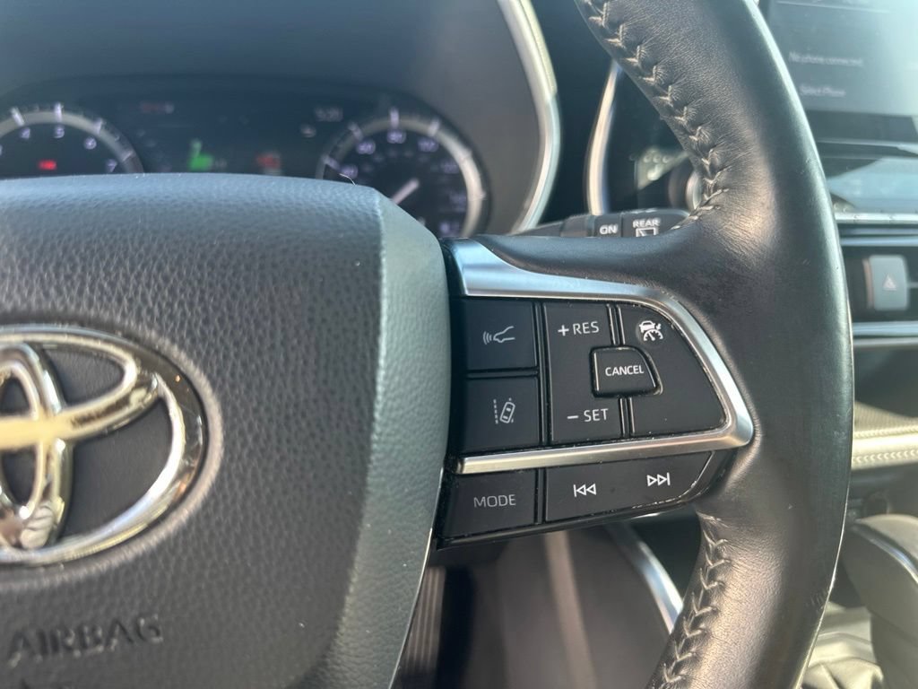 Used 2020 Toyota Highlander XLE FWD image 14