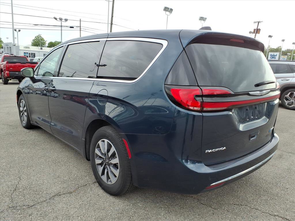 Used 2023 Chrysler Pacifica Touring-L FWD image 4