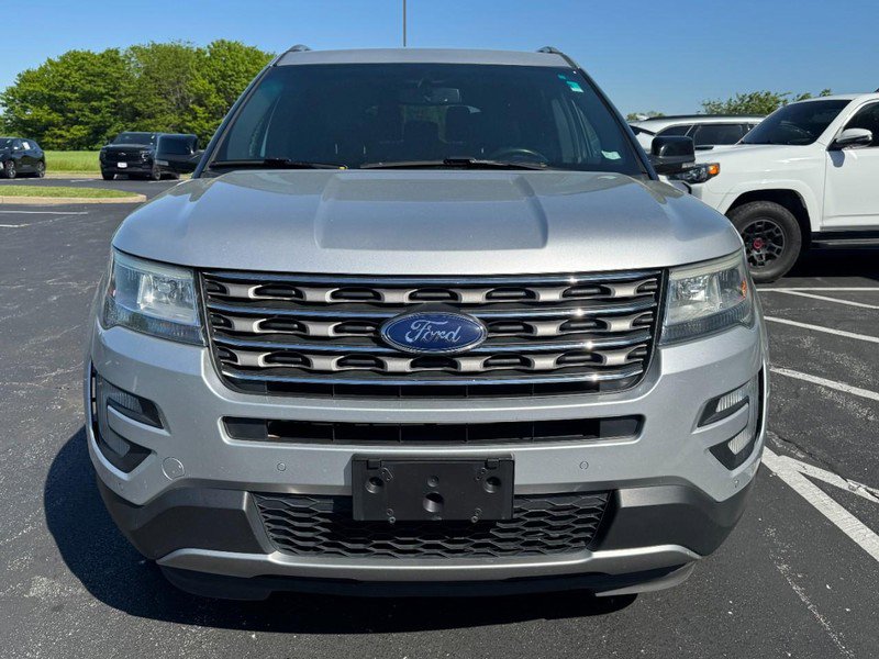 Used 2016 Ford Explorer XLT w/ Equipment Group 202A AWD/4WD image 9
