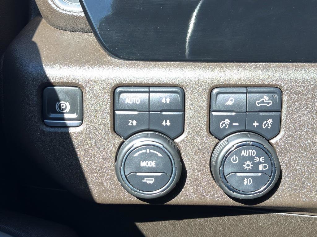 Used 2025 Chevrolet Silverado 3500 LTZ w/ LTZ Convenience Package AWD/4WD image 8