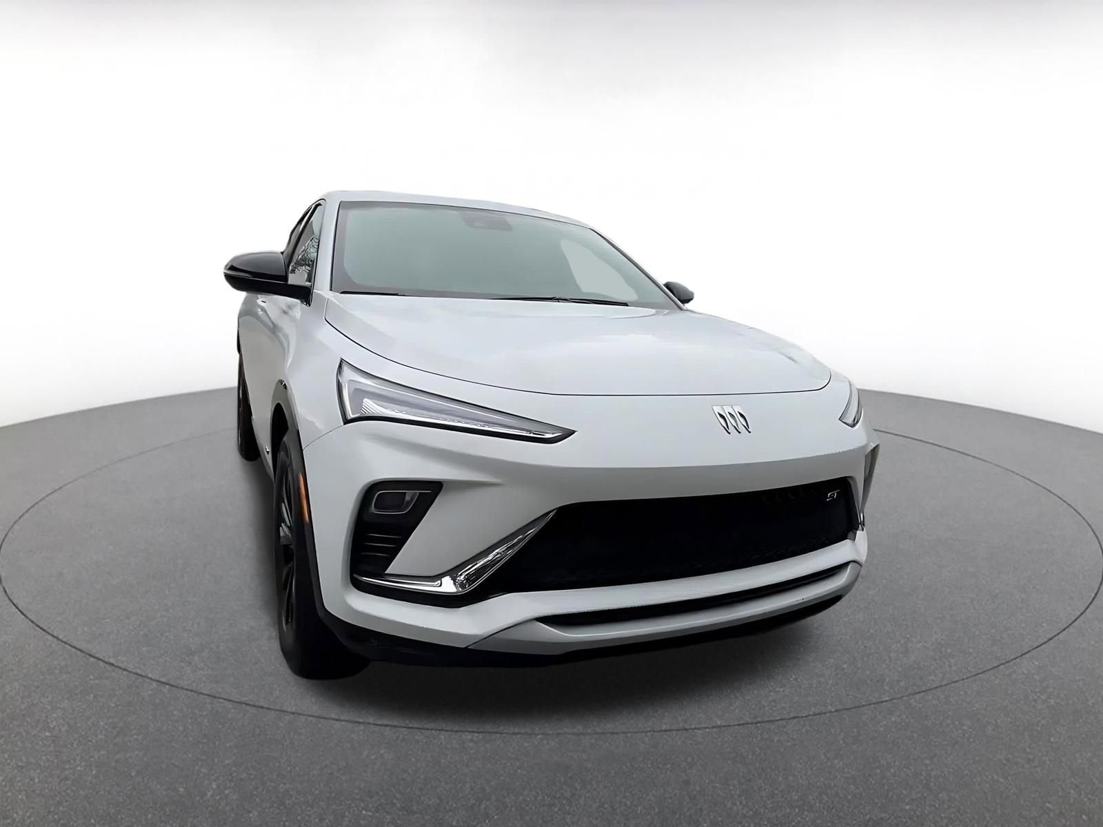 Used 2025 Buick Envista Sport Touring image 3