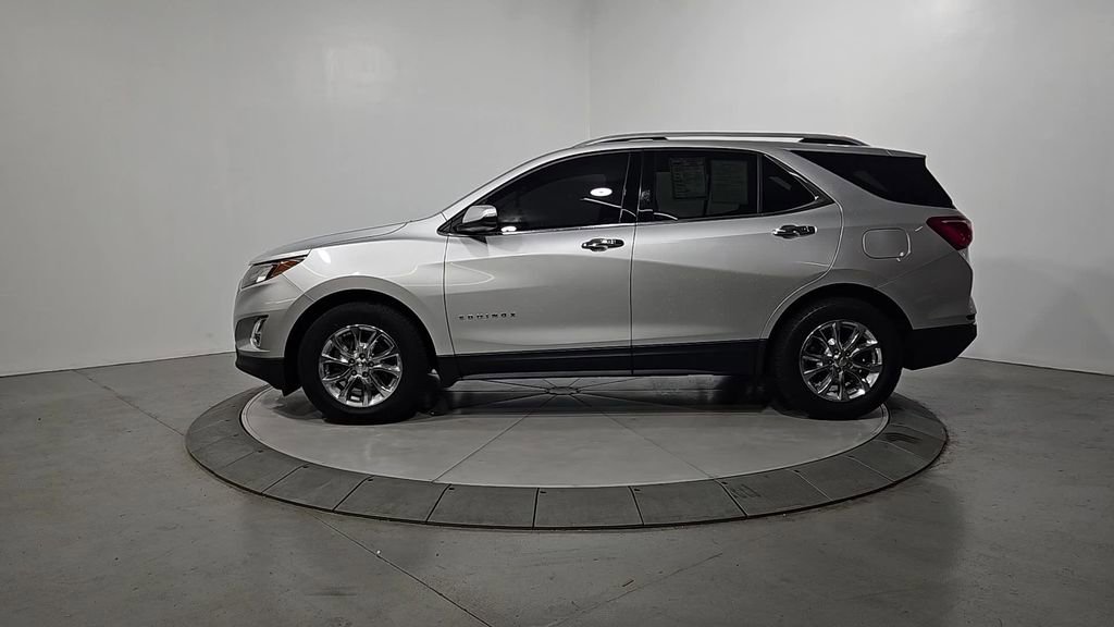 Used 2019 Chevrolet Equinox LT FWD image 2
