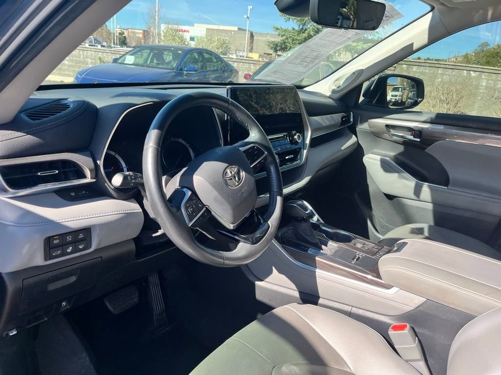 Used 2020 Toyota Highlander Limited image 16