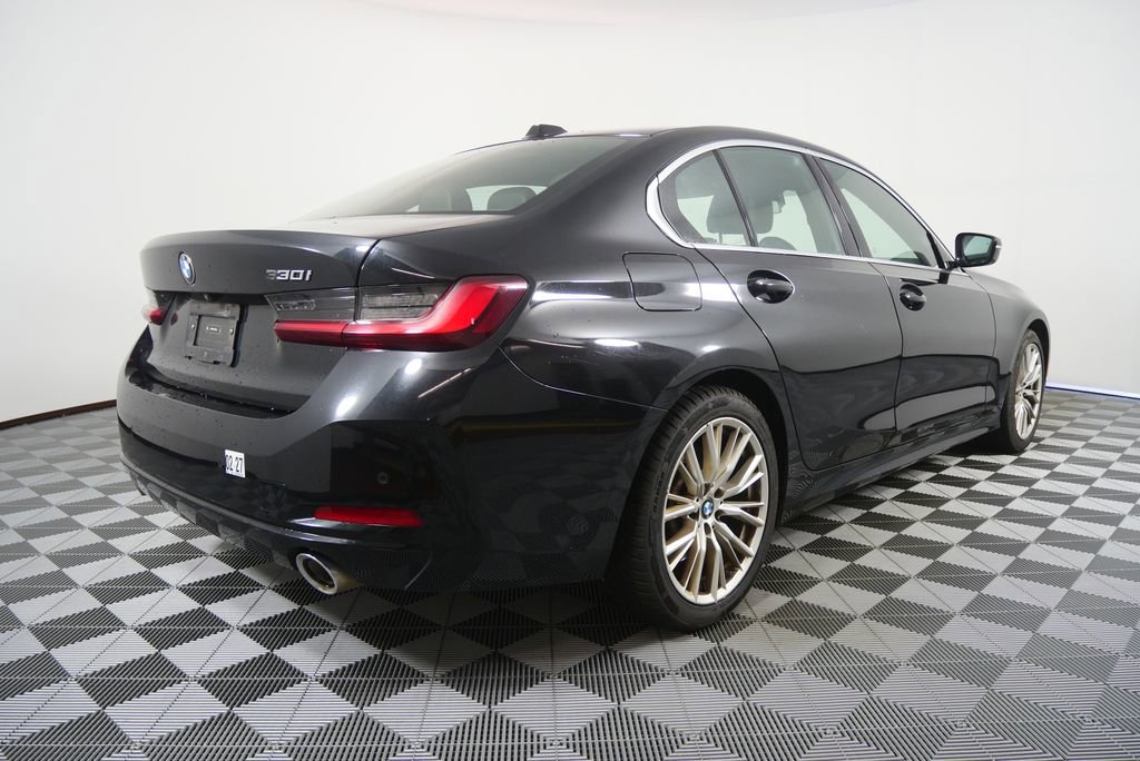 Used 2024 BMW 330i Sedan RWD image 3