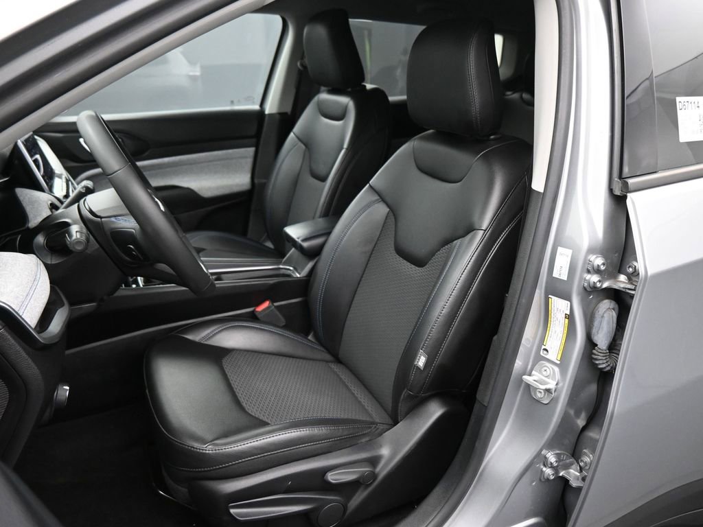 Used 2022 Jeep Compass Latitude FWD image 14