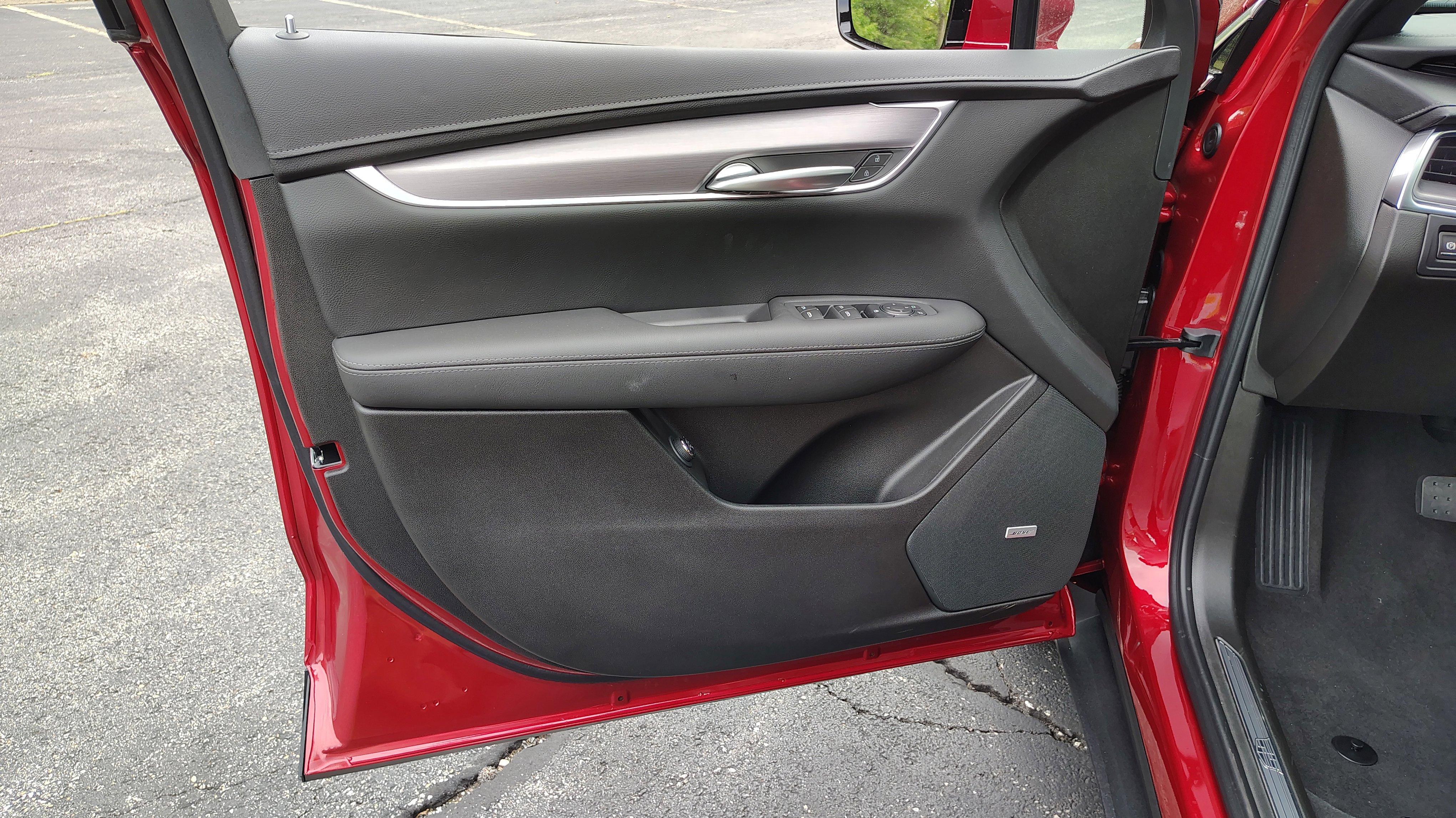 New 2025 Cadillac XT5 Luxury image 9