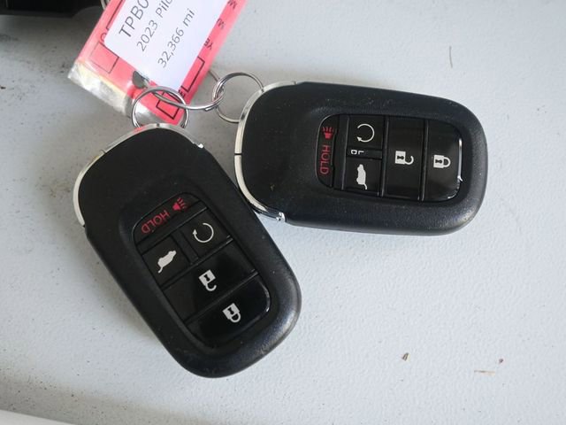 Used 2023 Honda Pilot Touring image 9