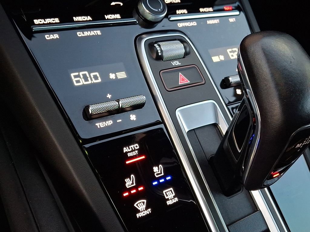 Used 2023 Porsche Cayenne Turbo image 13