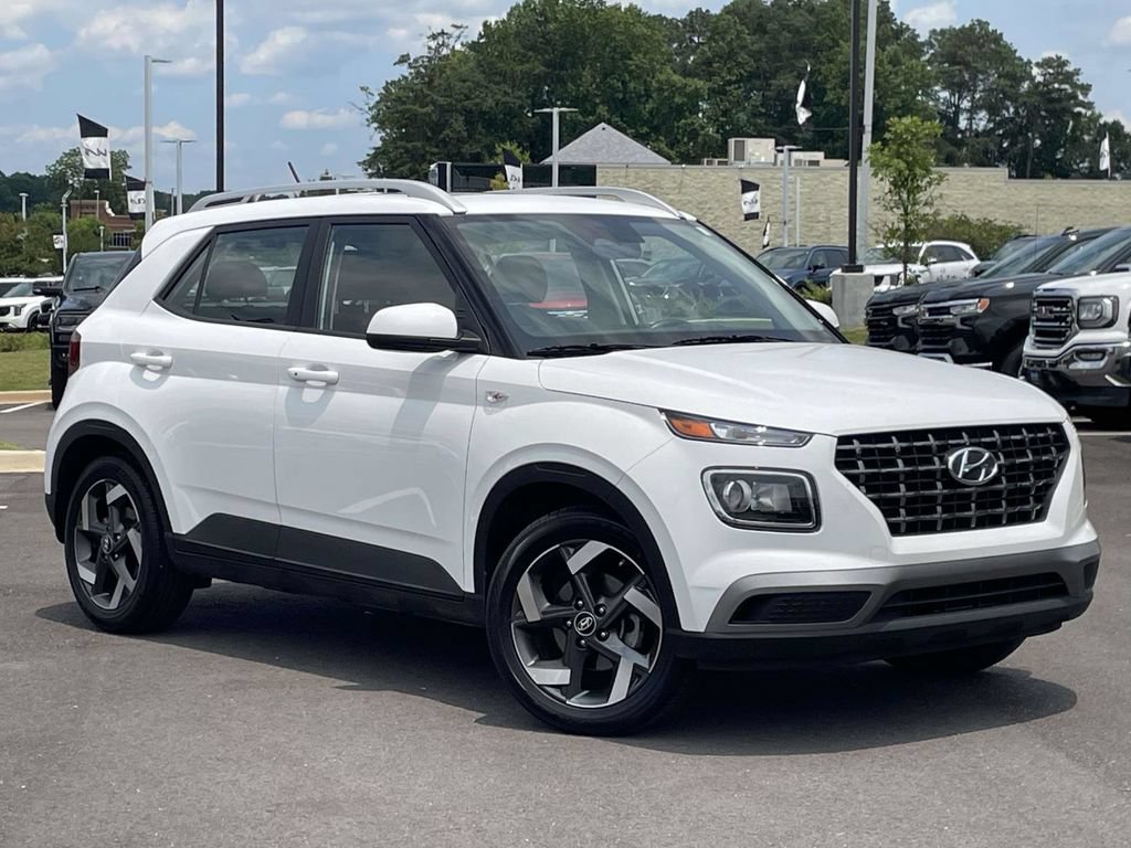 Certified 2025 Hyundai Venue SEL FWD image 1