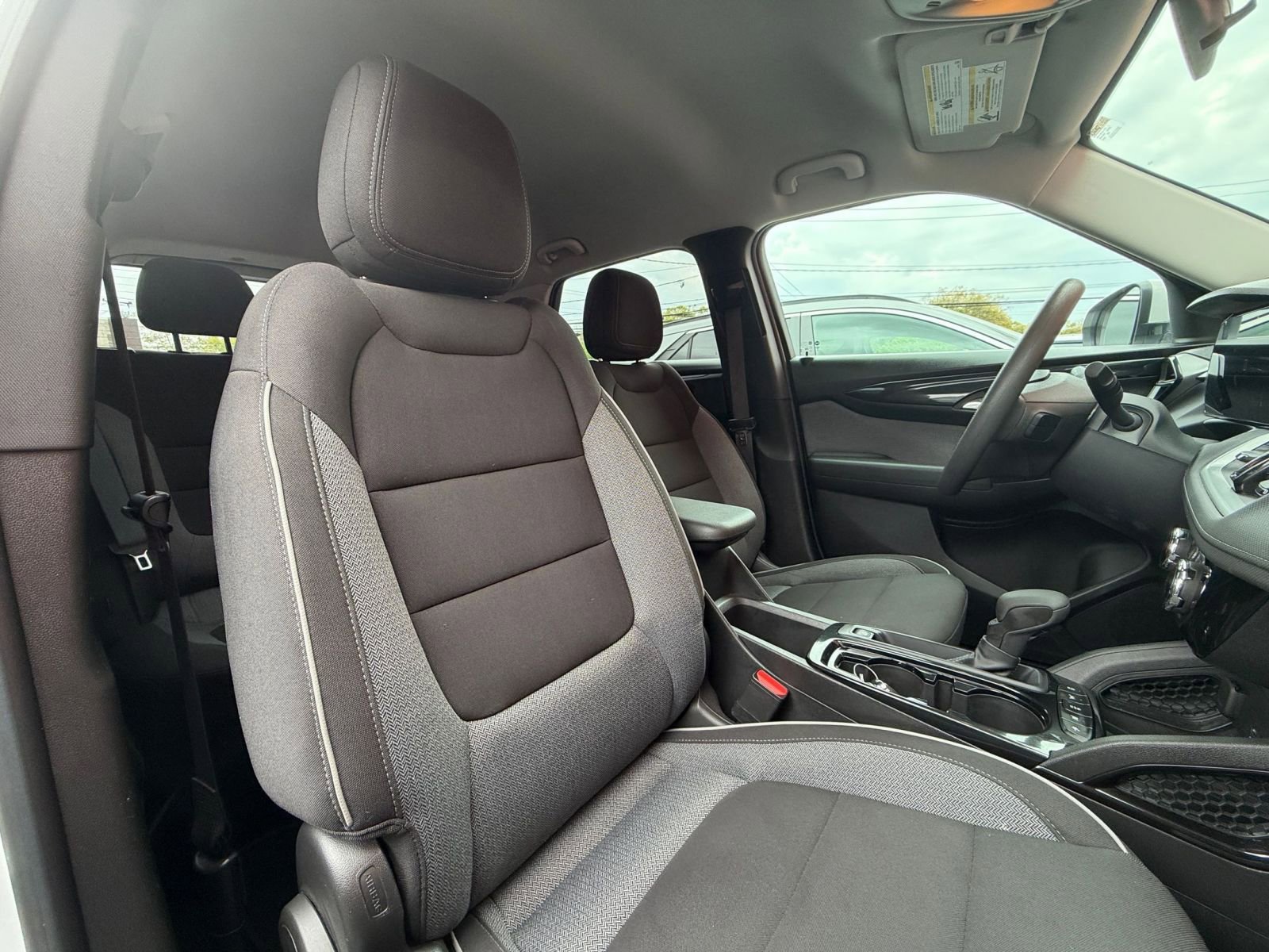 Used 2025 Chevrolet TrailBlazer LT FWD image 33