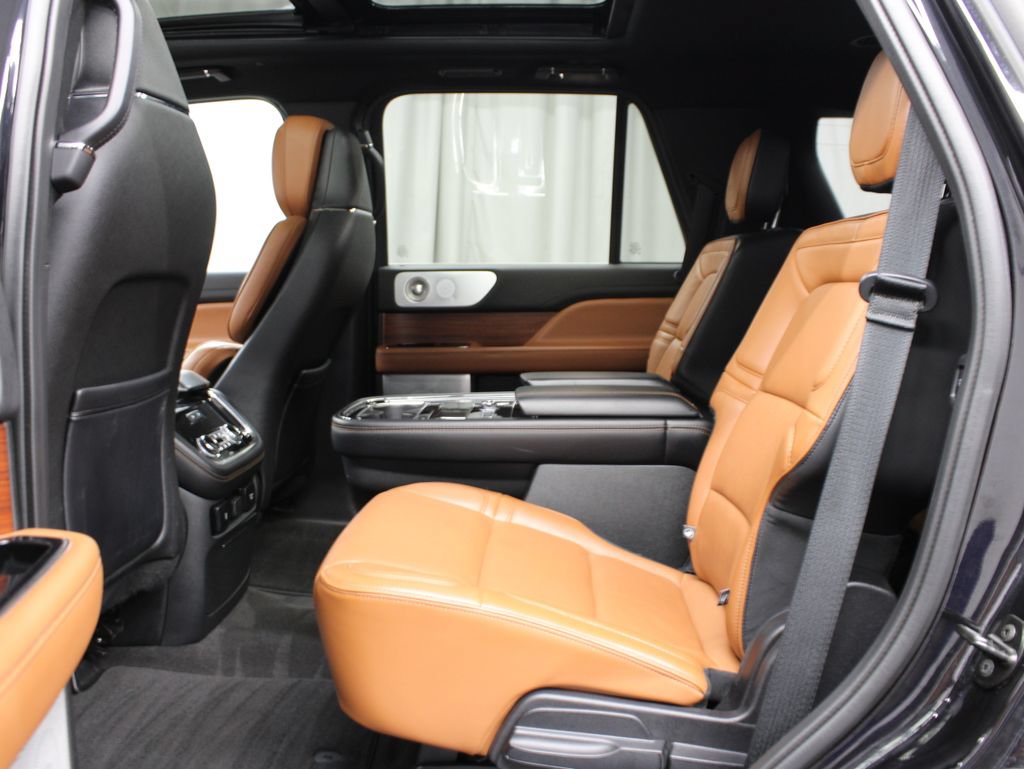 Used 2019 Lincoln Navigator Reserve AWD/4WD image 13
