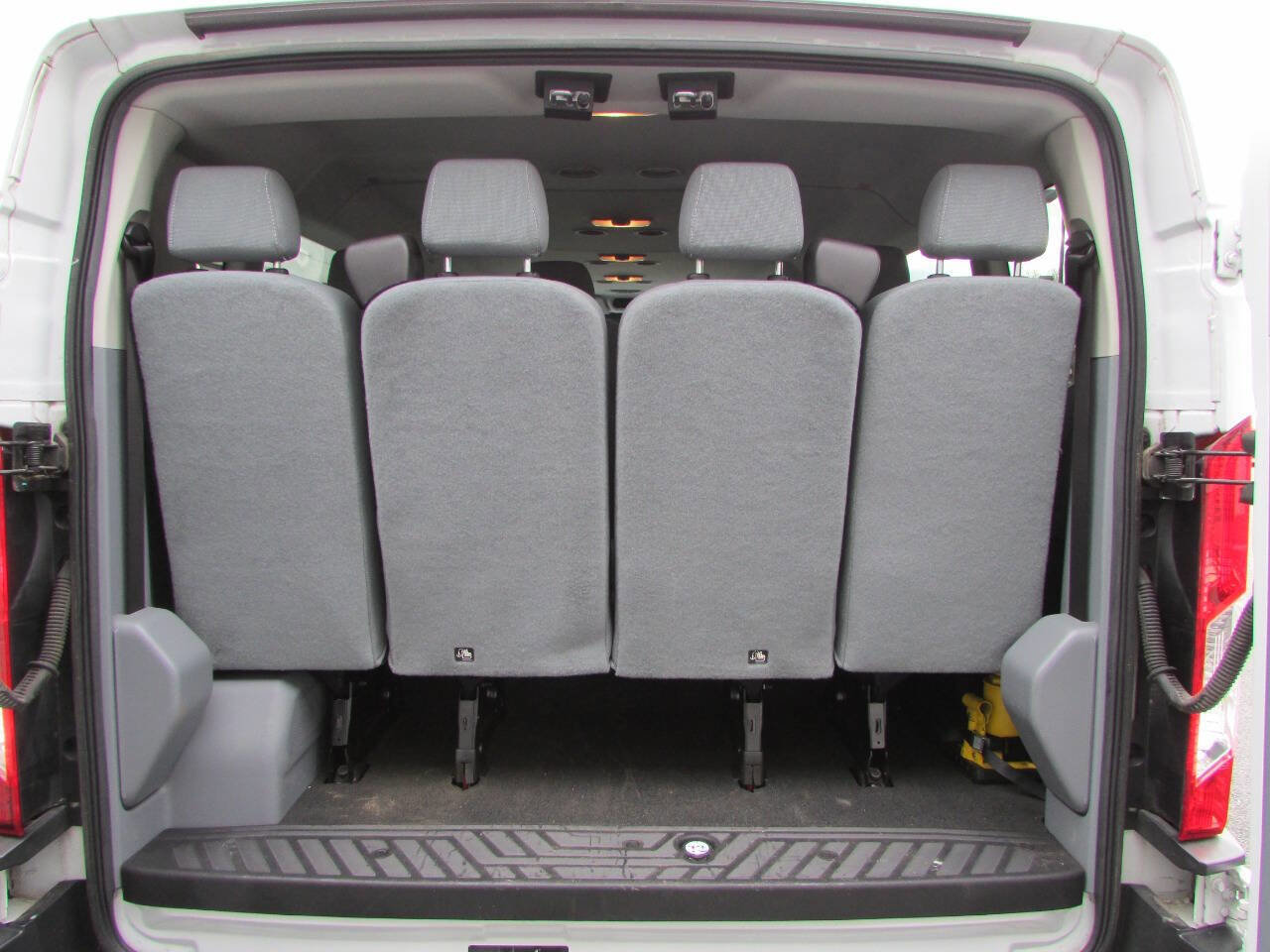 Used 2015 Ford Transit 350 XLT RWD image 4