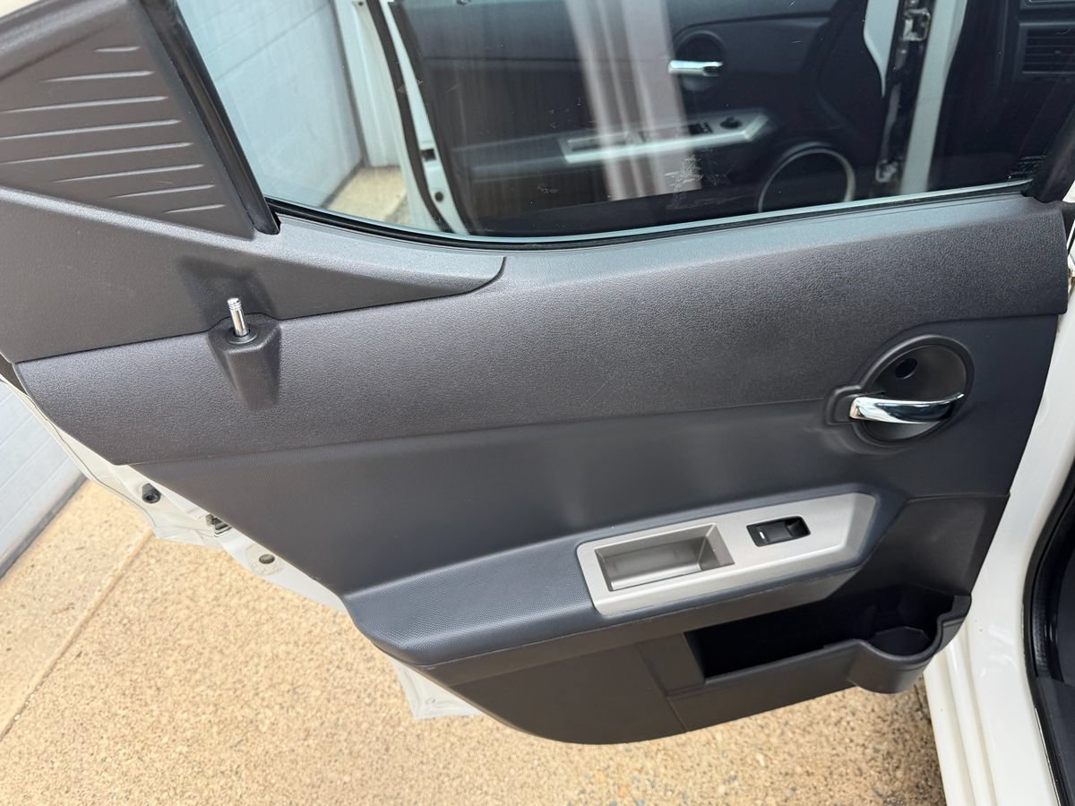 Used 2010 Dodge Avenger Express FWD image 23