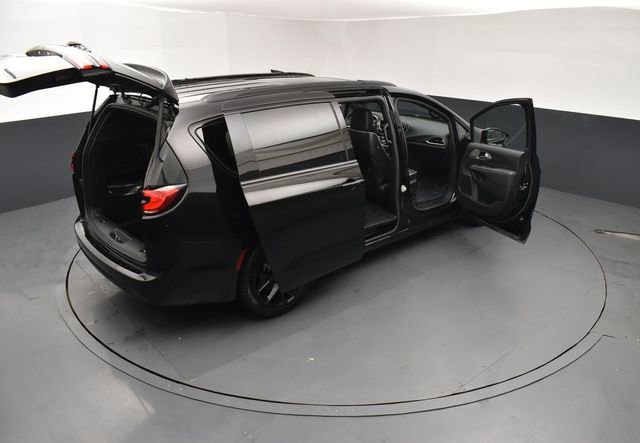 Used 2024 Chrysler Pacifica Limited w/ S Appearance Package image 30
