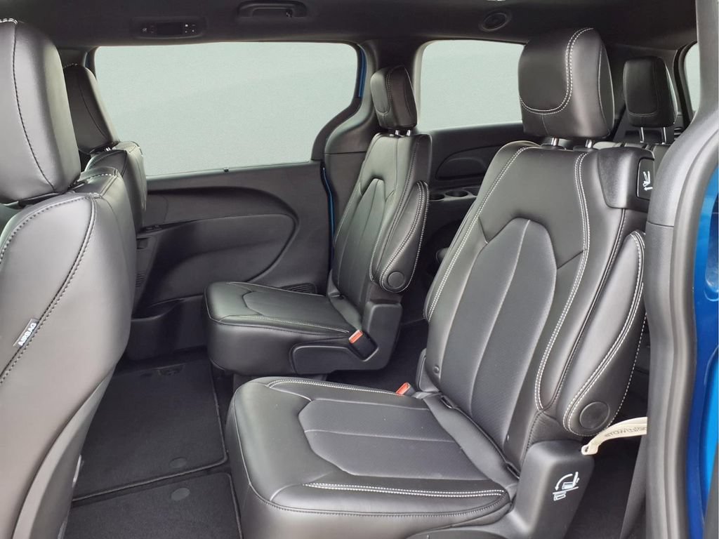 New 2026 Chrysler Pacifica Select w/ S Appearance Package FWD image 12