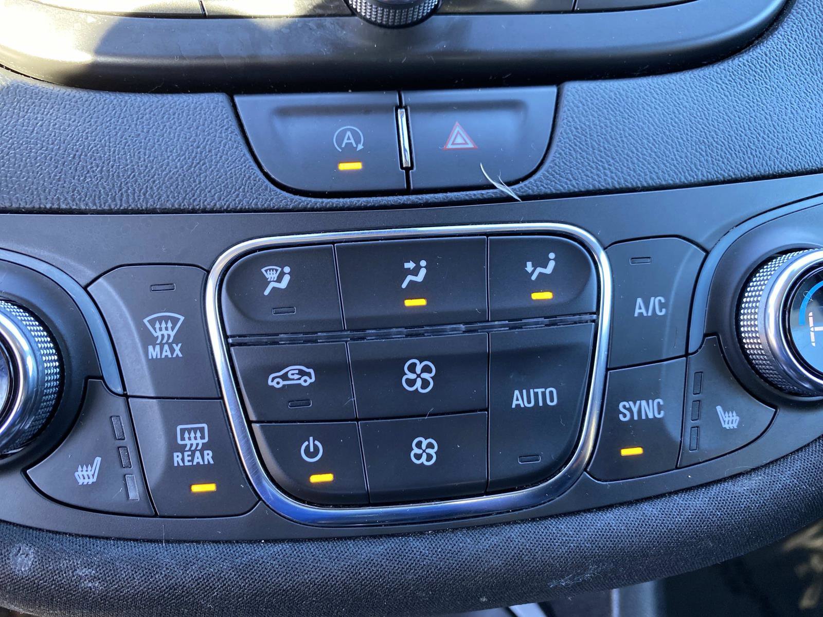 Used 2021 Chevrolet Malibu LT image 30