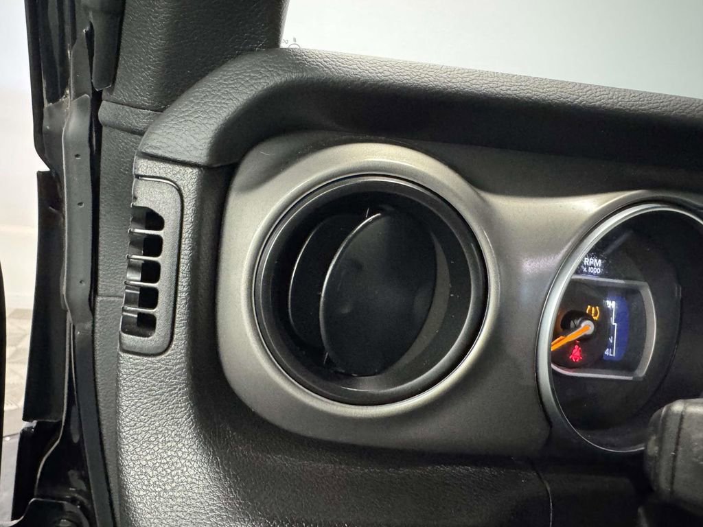 Used 2022 Jeep Wrangler Unlimited Sport image 27