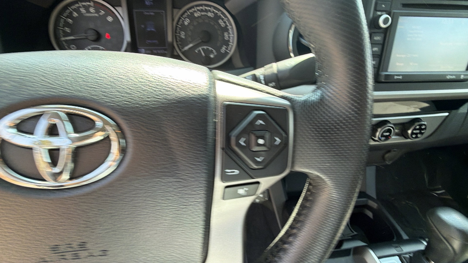 Used 2017 Toyota Tacoma SR5 w/ Tow Package image 28
