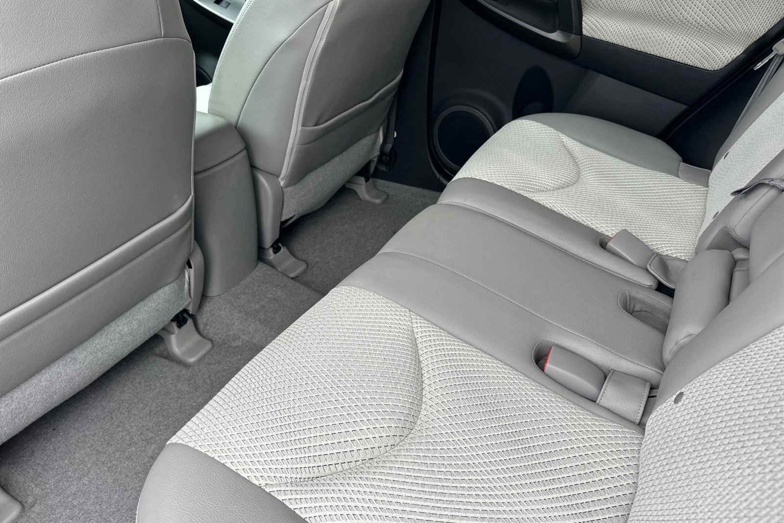 Used 2014 Toyota RAV4 EV image 12