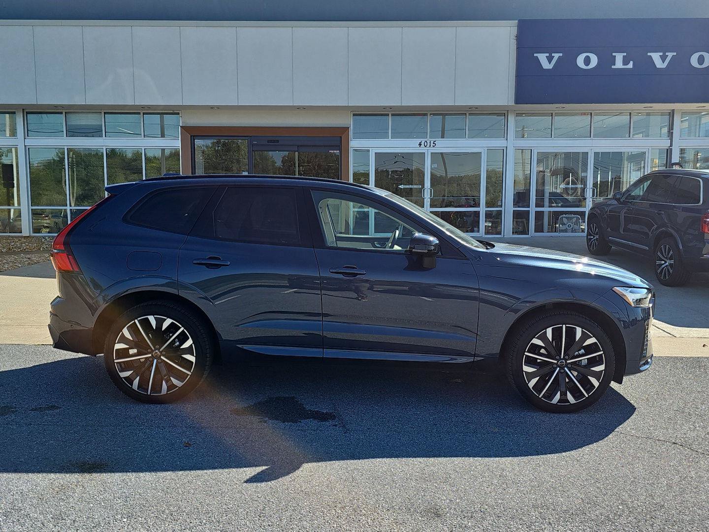 Used 2026 Volvo XC60 B5 Ultra w/ Climate Package AWD/4WD image 8