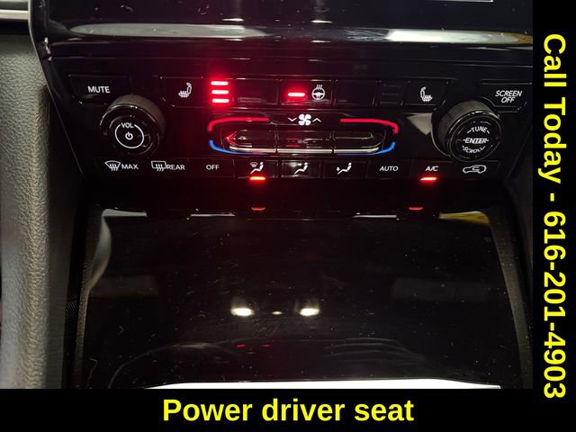 Used 2025 Jeep Grand Cherokee Altitude image 3