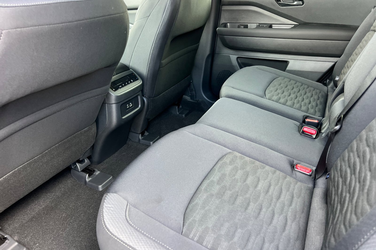 New 2025 Nissan Pathfinder SV image 14