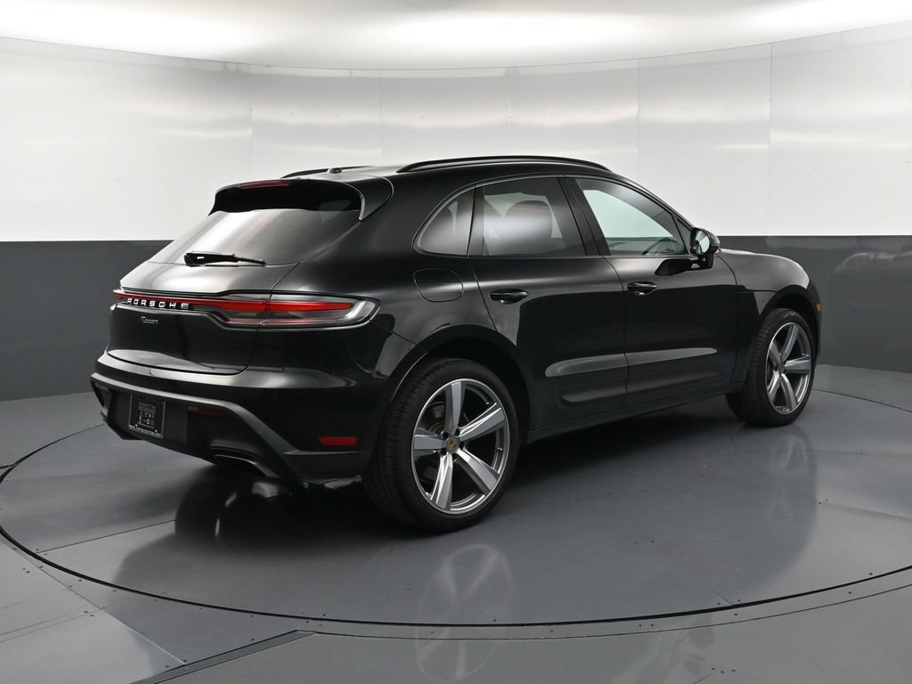 Certified 2024 Porsche Macan AWD/4WD image 8