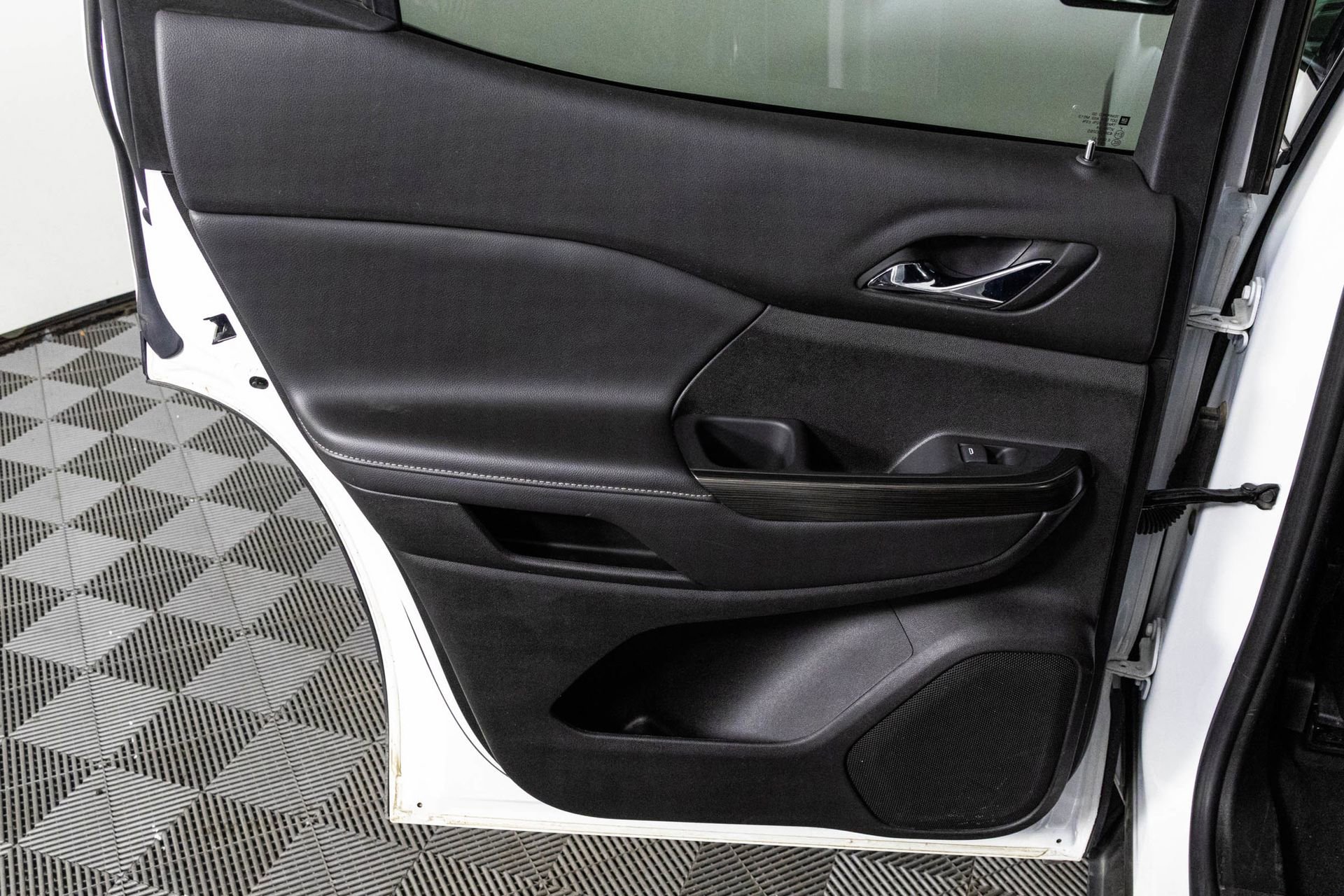 Certified 2023 GMC Acadia SLT image 36