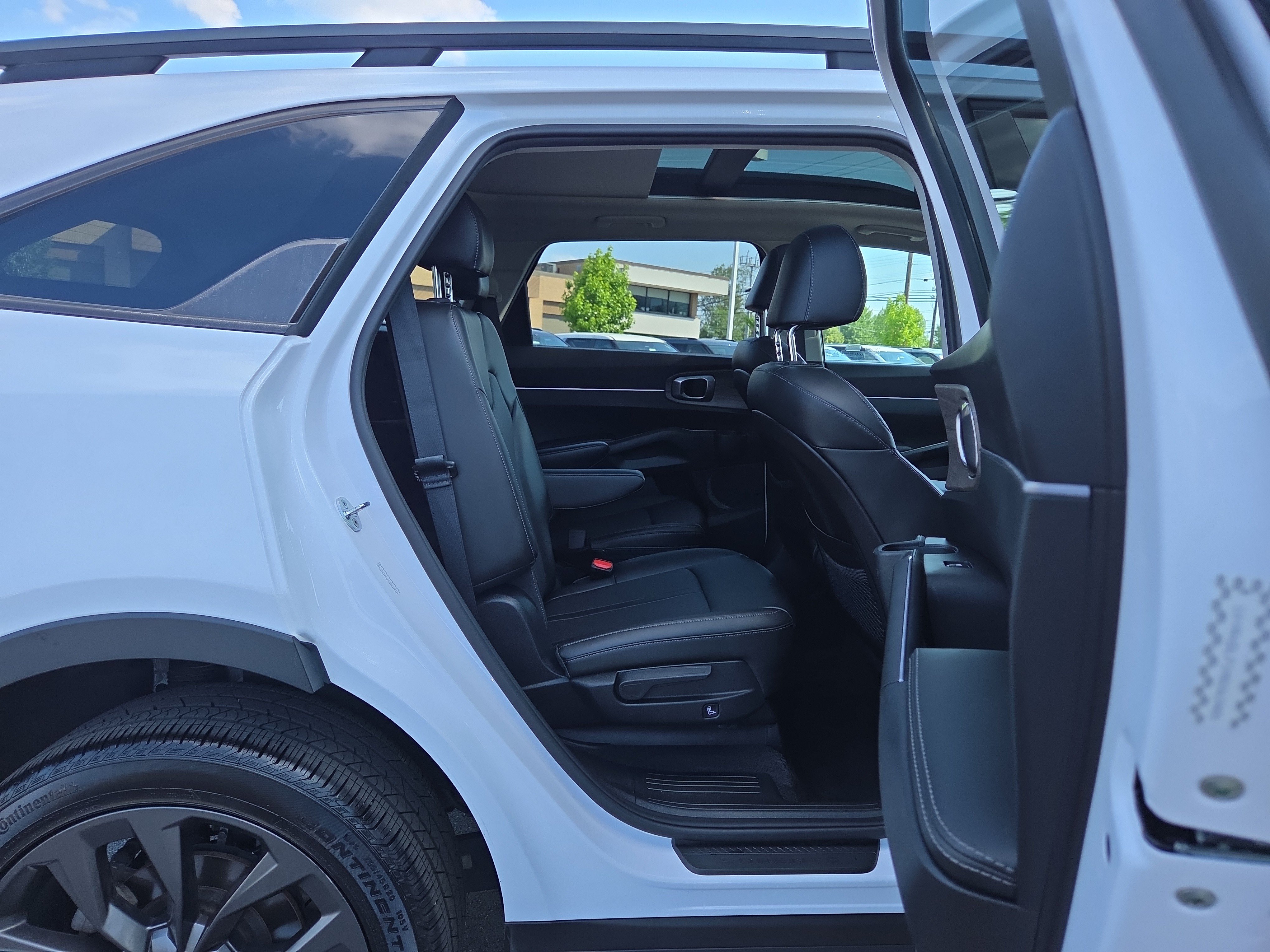 Certified 2021 Kia Sorento EX w/ EX AWD X-Line Package image 38