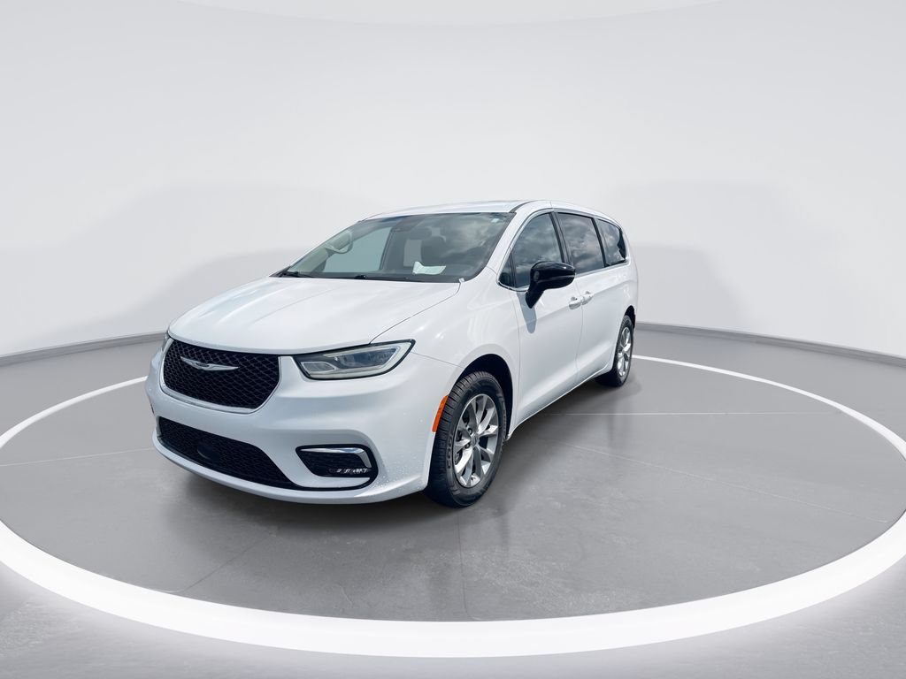 Used 2024 Chrysler Pacifica Touring-L AWD/4WD image 4