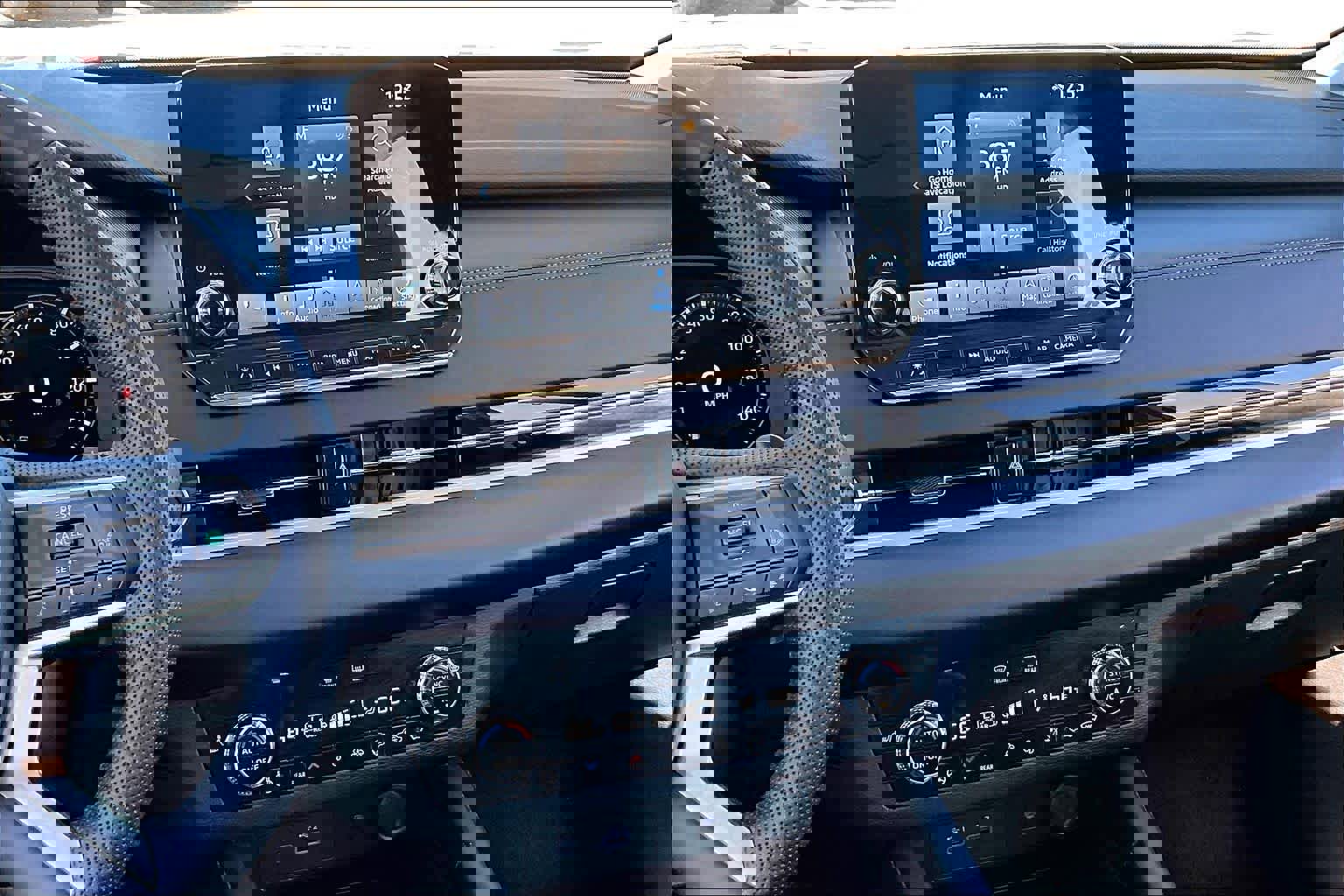 Used 2023 Mitsubishi Outlander SEL image 12