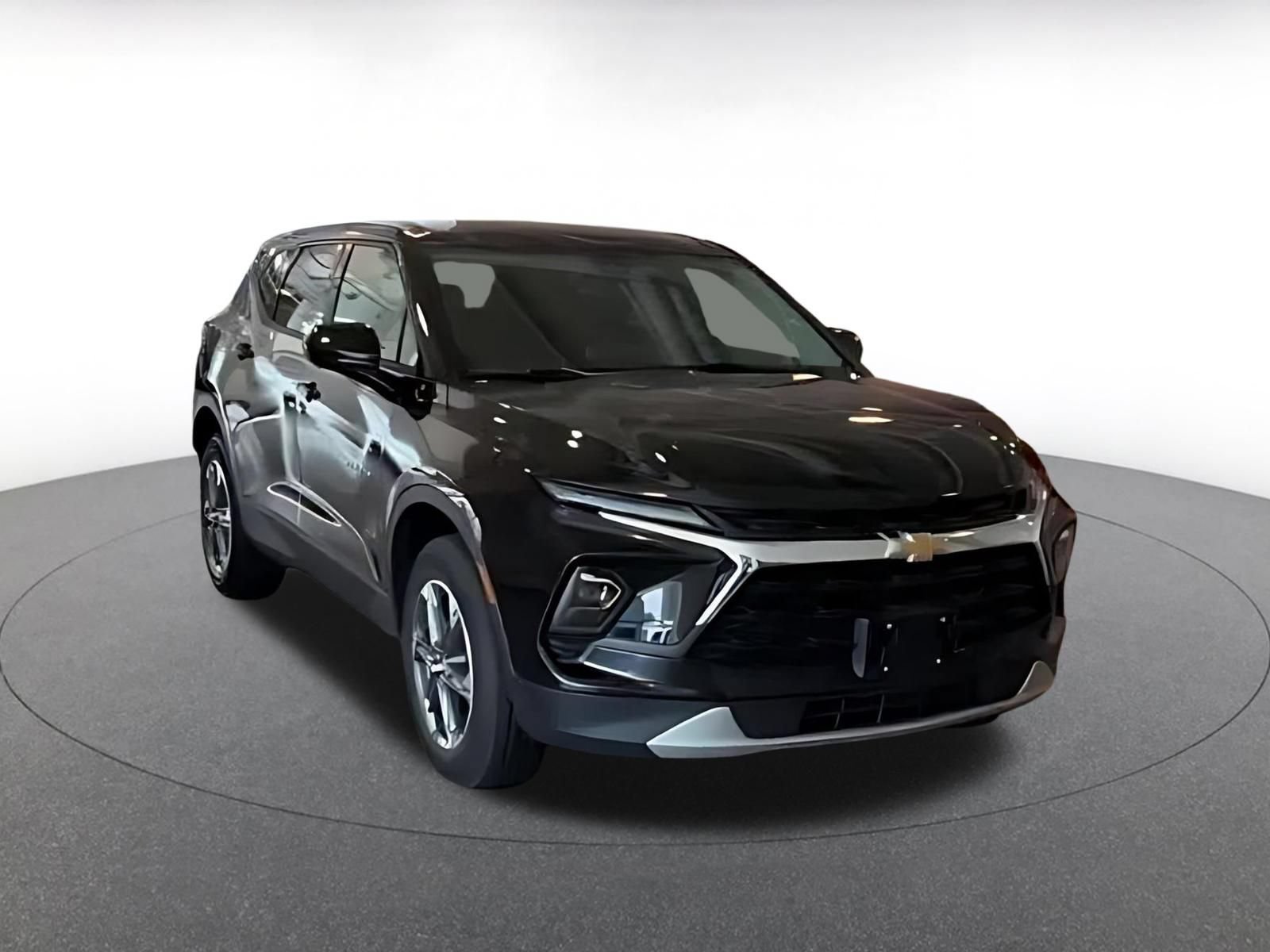 Used 2026 Chevrolet Blazer LT FWD image 3