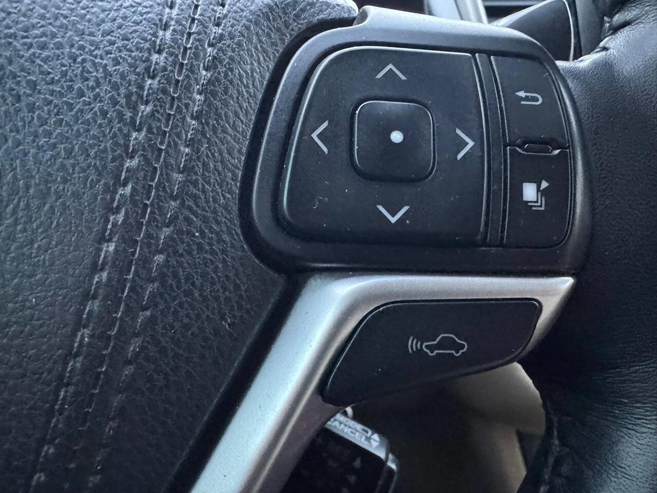 Used 2015 Toyota Highlander Limited Platinum image 25