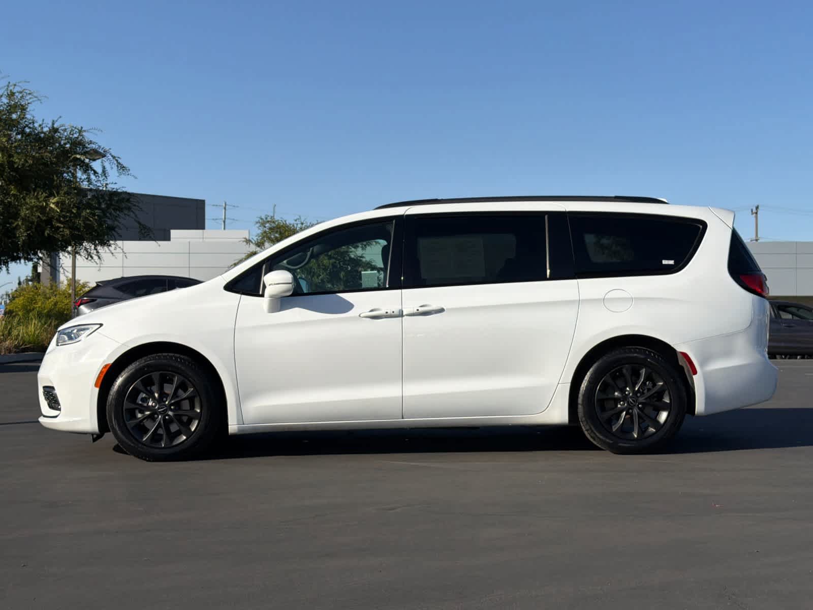 Used 2021 Chrysler Pacifica Touring-L w/ S Appearance Package FWD image 9