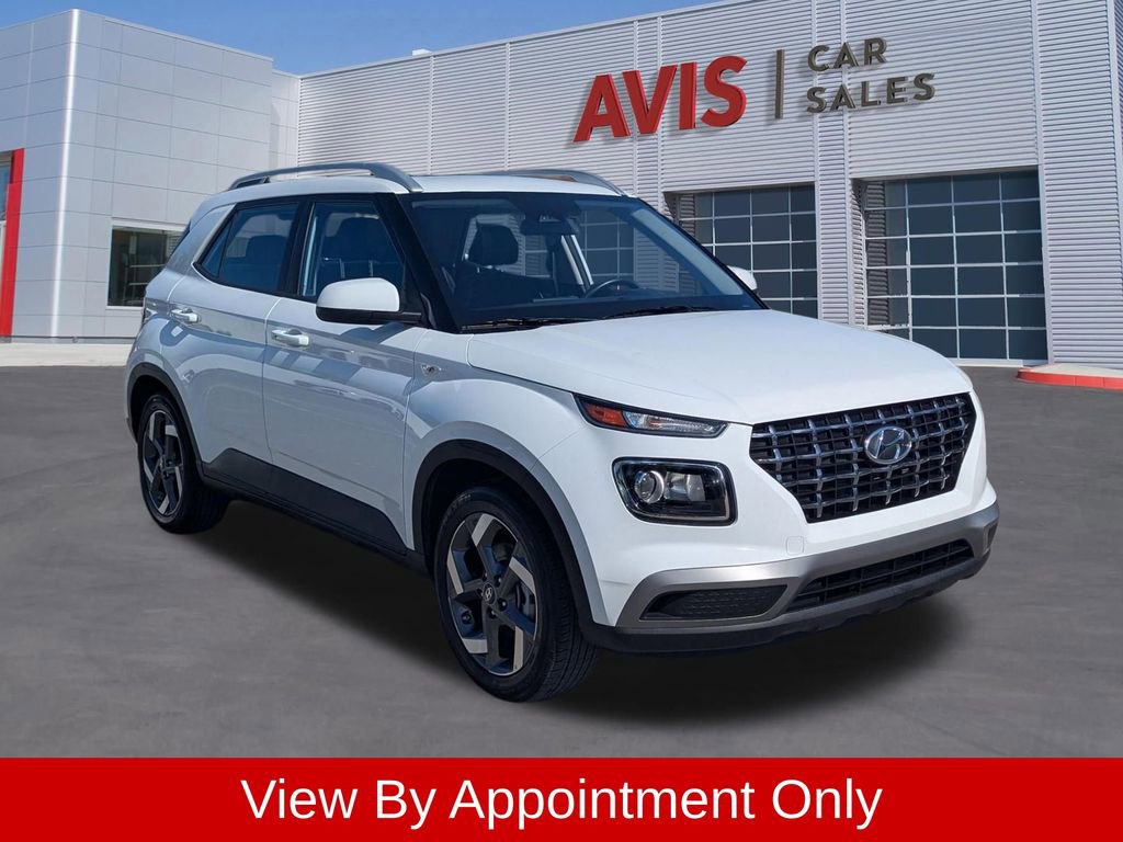 Used 2025 Hyundai Venue SEL FWD image 3
